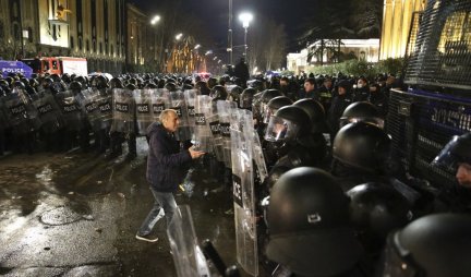 "MAJDAN" U GRUZIJI?! Protesti potresaju Tbilisi, suzavac, vodeni topovi - haos zbog "ruskog zakona", Zaharova jednom rečenicom smirila Brisel! (FOTO)