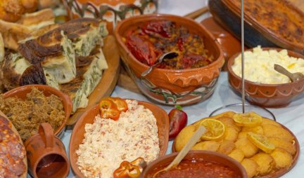 Srbija zauzela 20. mesto na listi od 100 najboljih svetskih kuhinja! Pirotska peglana kobasica i Futoški kupus očarali svet