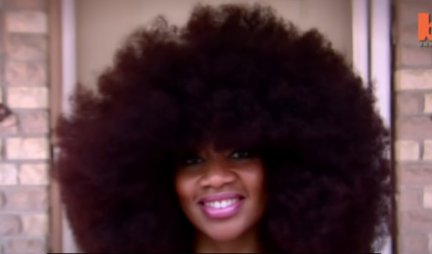 HIT! Afroamerikanka iz Luizijane treći put oborila rekord za afro frizuru (VIDEO)