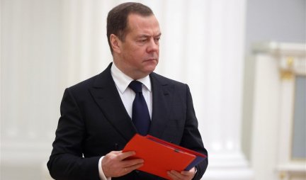 "GLEDAĆETE POTPUNI KOLAPS!" Medvedev izneo mračnu pronozu za Nemačku: Mislili su da mogu bez Rusije, uskoro će... Francuska i Britanija jedva čekaju!