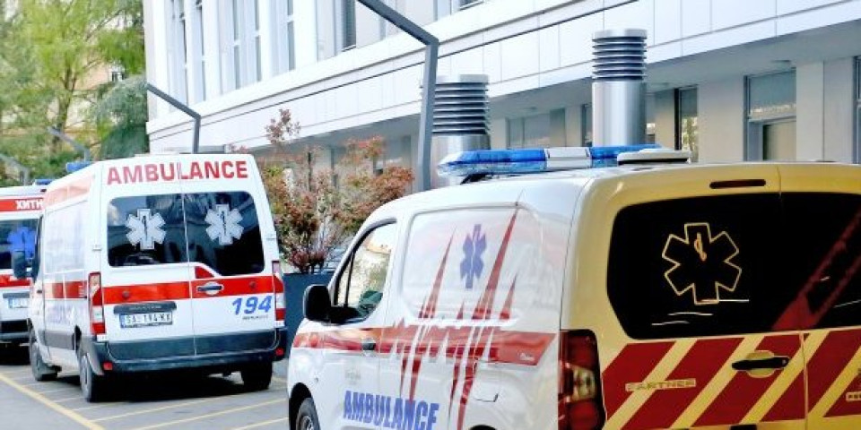 Ranjenog muškarca u Rakovici ćerka prevezla u UC: Povređeno mu stopalo i potkolenica