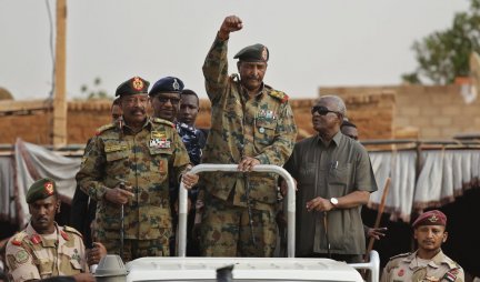 NASTAVLJAJU SE KRVAVE BORBE U SUDANU! Sudanska vojska napala uporišta RSF-a u civilnim četvrtima Kartuma!