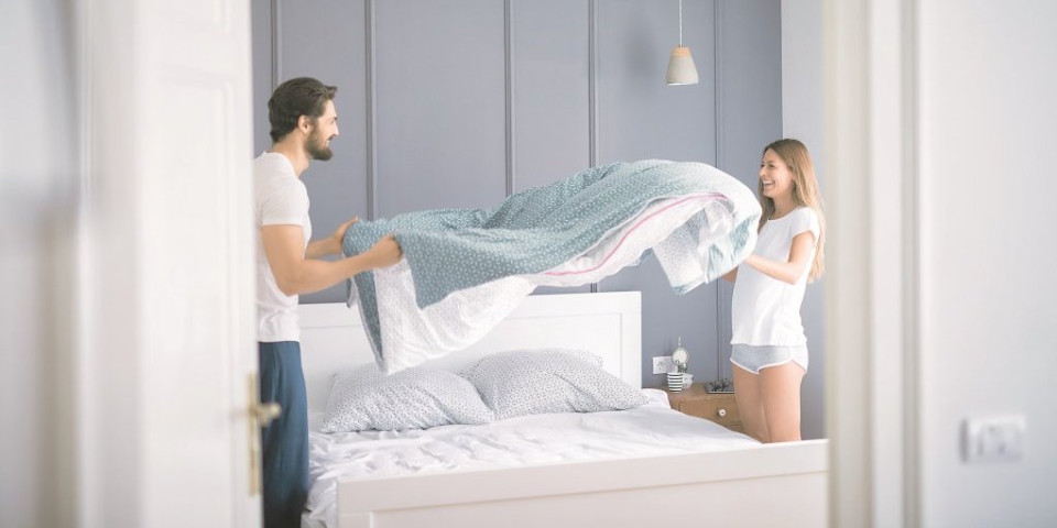 Korisno i lako! Spavaća soba će mirisati kao san, a krevet će biti svež i čist (VIDEO)