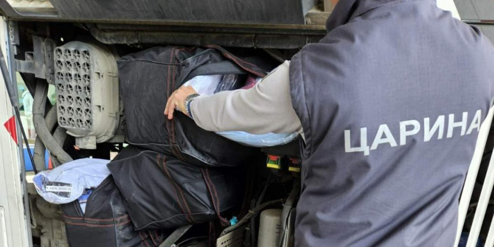 Zaplena na Carini: U kabini kamiona sakrio 3.500 kesica Kamagre