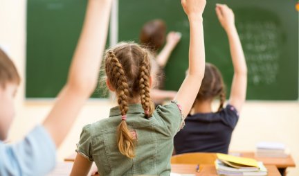 Tviter gori zbog slike testa za 5. razred u Srbiji koju je podelila žena iz Merilenda: "Da li bi dete od 11 godina u Americi ovo umelo da reši"