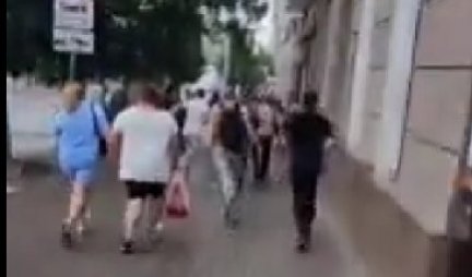 POČEO DRŽAVNI UDAR? ISPALJENI PRVI HICI U ROSTOVU! Ljudi na ulicama gaze jedni preko drugih u potrazi za skloništem (VIDEO)