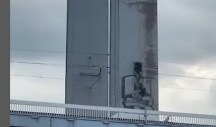 OVI NISU NORMALNI! OD NJIHOVOG POTEZA LEDI SE KRV U ŽILAMA! Zastrašujuća scena na Novom železničkom mostu! (VIDEO)