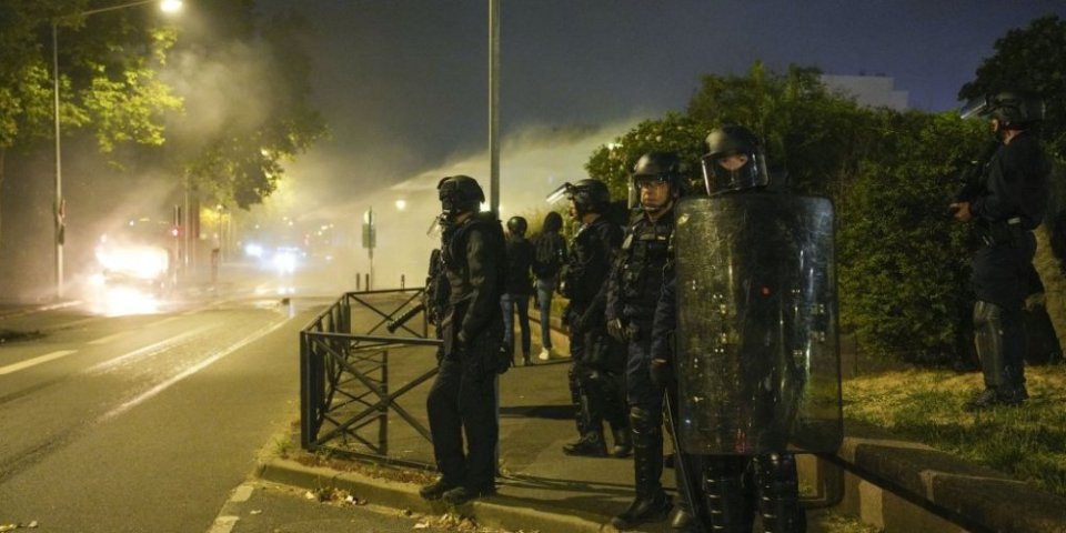 Francuski ministar policije najavio raspoređivanje 45.000 policajaca tokom noći, nemiri se šire Evropom