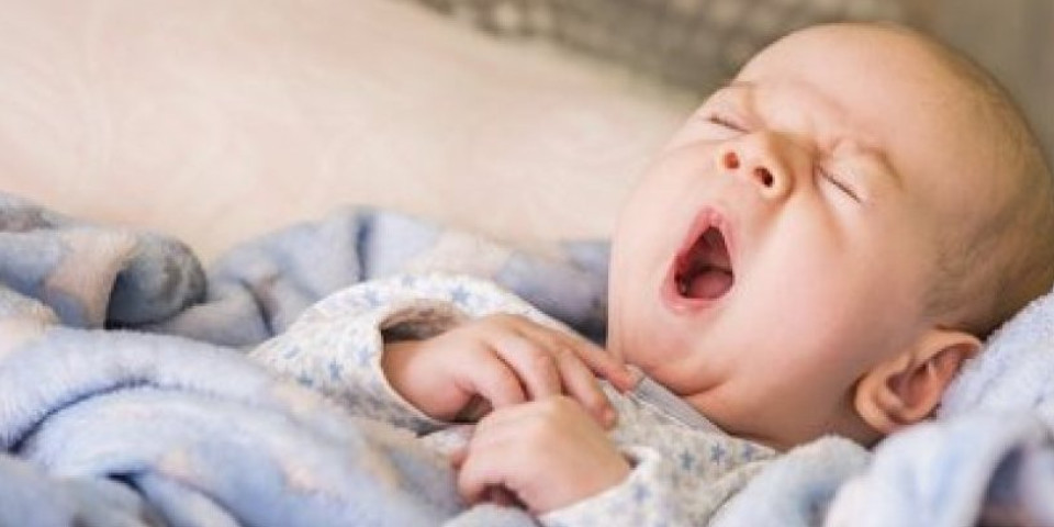 Ne bacajte novac na jastuk za bebe! Uz samo par koraka napravite ga sami i uštedite i do 10.000 dinara (VIDEO)