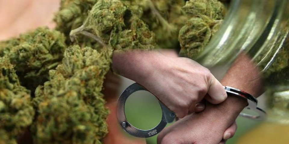 Uhapšen diler iz Sevojna! Policija zaustavila "smart" i kod suvozača pronašla paketiće marihuane, a onda su pretresli i njegovu kuću