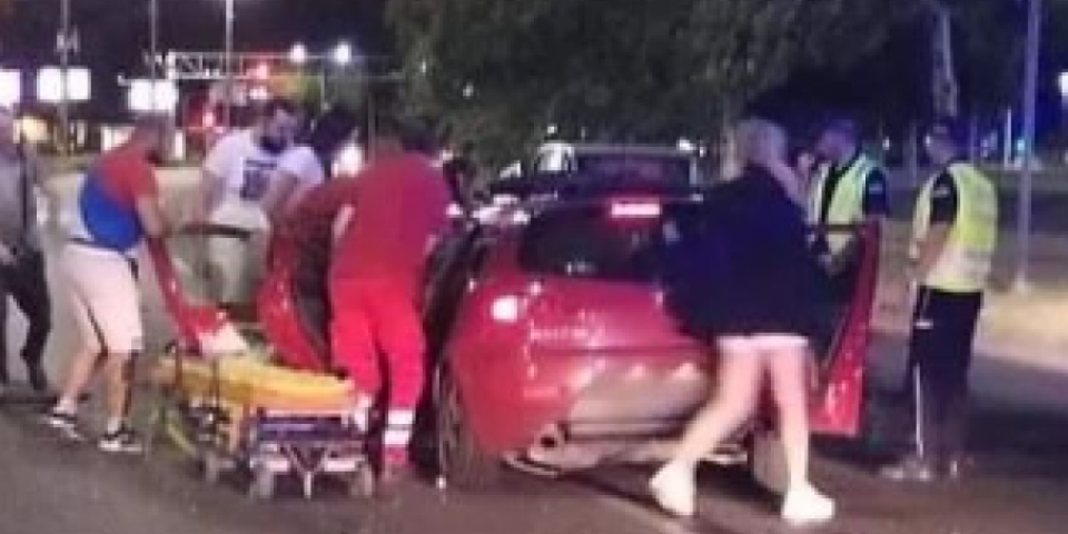 Prve slike karambola kod Ušća! U saobraćajki povređeno troje, teško povređeni mladić (24) hitno prevezen u Urgentni