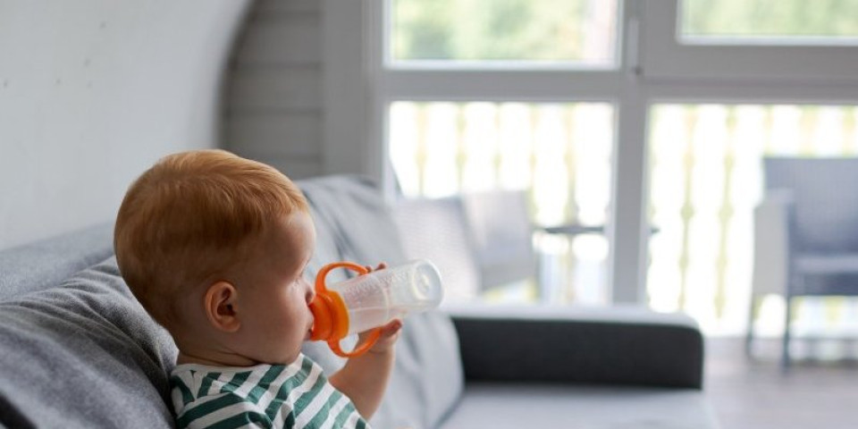 Kako prepoznati dehidraciju kod beba i male dece? Pedijatri otkrivaju