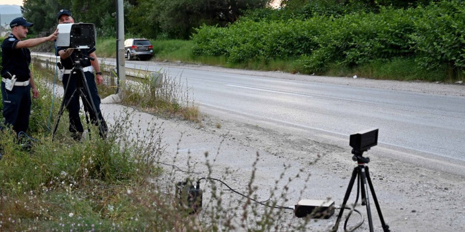 Zakucao se u stub saobraćajnog radara u Prnjavoru! Policija uhapsila mortus pijanog vozača