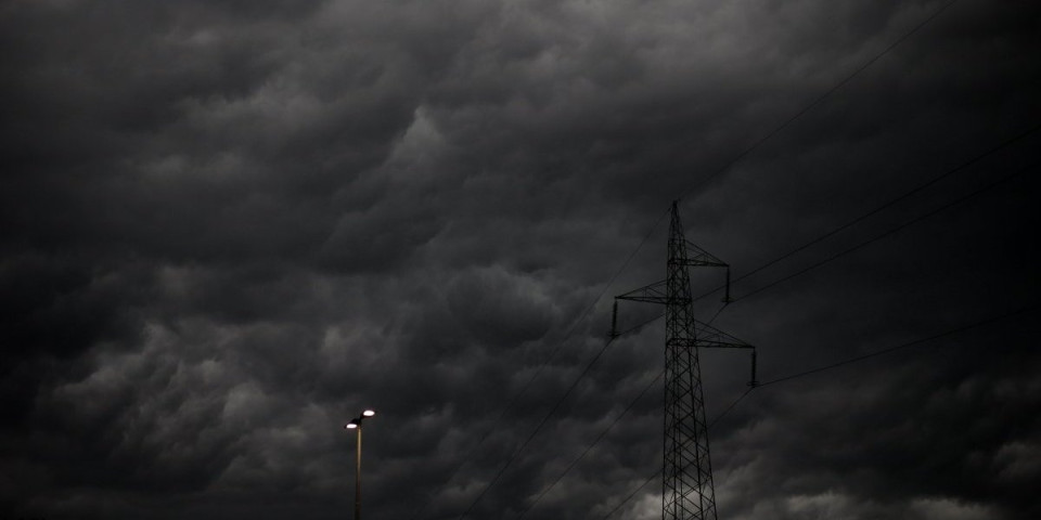 UDARNO! Superćelijske oluje se bliže Srbiji