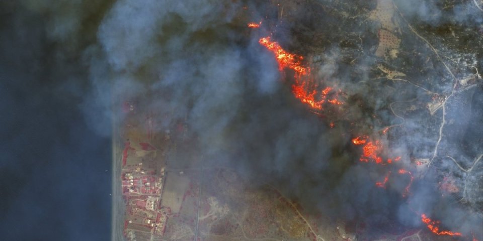 (VIDEO) Proglašeno vanredno stanje na Rodosu! Požari i dalje traju, vetar otežava gašenje!