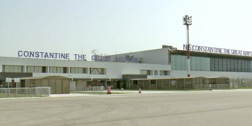 Na aerodromu u Nišu policajcima nudili mito: Pokušali da izbegnu kaznu