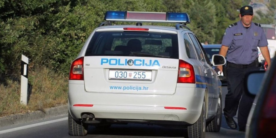 Hrvatski policajci uhapsili Srbina (50) na granici! Smetalo im što nosi kapu sa "nedozvoljenim simbolom"?!