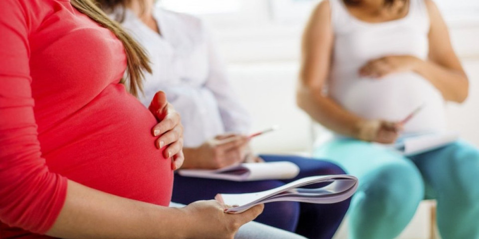 Šok u porodilištu! Čak 12 babica trudno u isto vreme - slika koja govori više od hiljadu reči (FOTO)