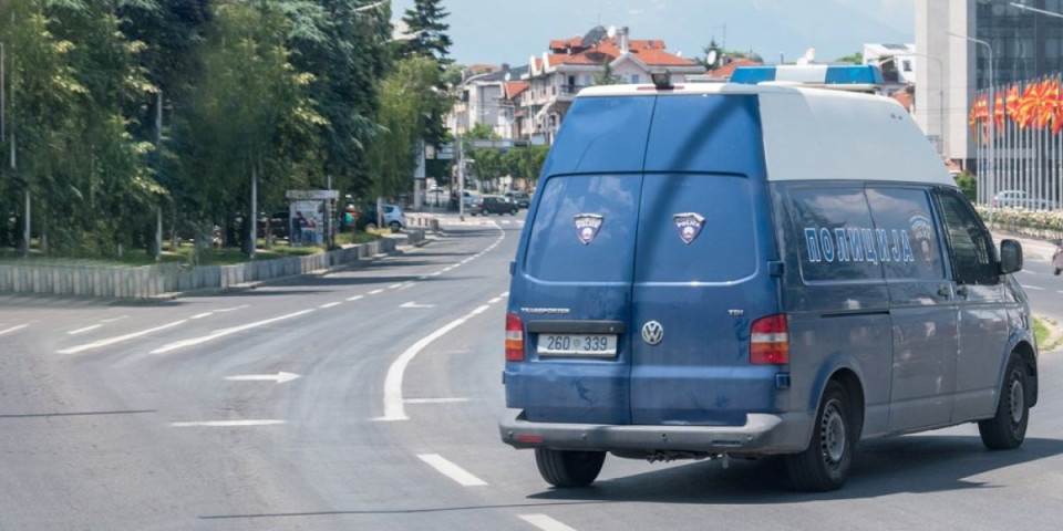 Srbin uhapšen u Makedoniji! Krijumčar uhvaćen sa sedam migranata iz Sirije u vozilu