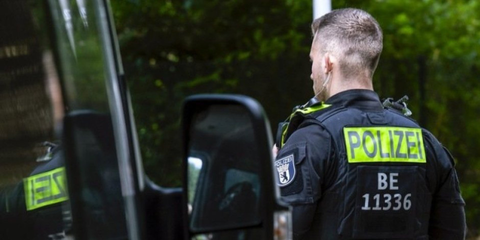 Bežao policijskoj poteri, pa se zabio u autobus: Vozač iz Srbije uhapšen kod devojke u Berlinu