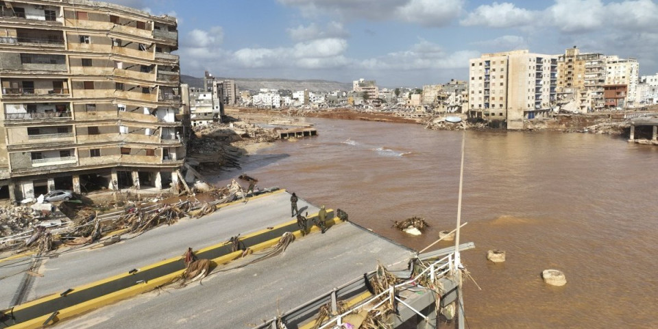 Apokaliptični prizori iz poplavljene Libije: Tela leže svuda unaokolo, stravične kiše porušile brane, grad Derna završio u moru!