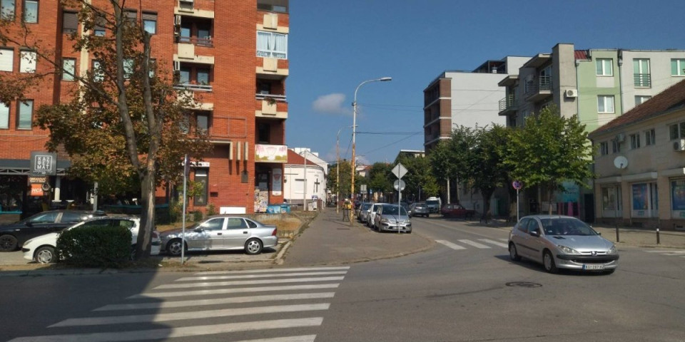 "Čula sam galamu i krike, bilo je jezivo"! Stanarka zgrade o brutalnom prebijanju mladića u Kragujevcu! (FOTO, VIDEO)