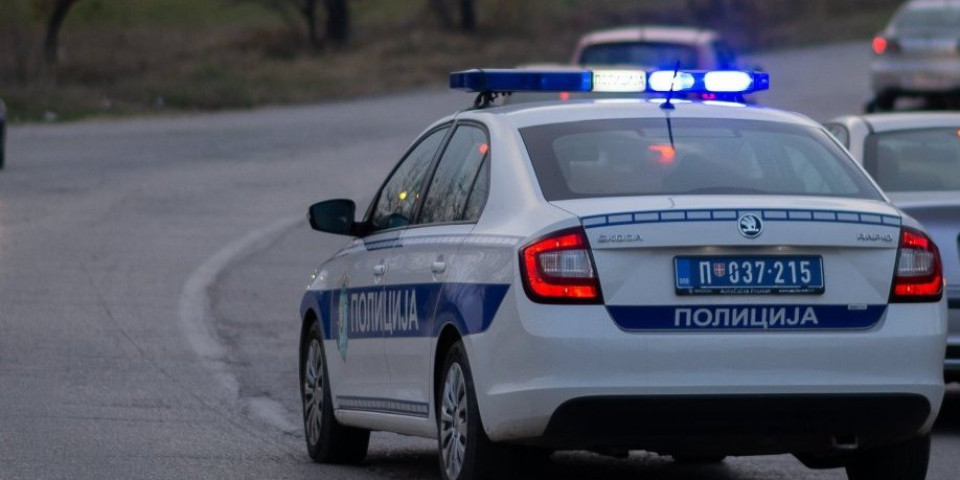 Uhapšen tinejdžer iz Paraćina! Vozeći moped bez dozvole pokosio devojku i pobegao