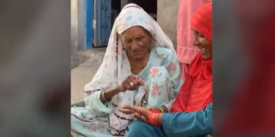 Nikad nije kasno! Indijka u 92. godini naučila da čita i piše (VIDEO)