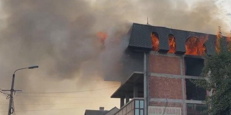 Uhapšen piroman iz Novog Pazara! Podmetnuo požar, pa ometao vatrogasce