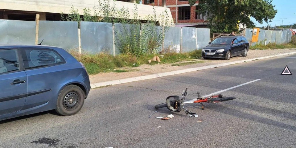 Biciklista poginuo kod Leskovca! Udario ga automobil, osumnjičeni vozač pobegao nakon nesreće