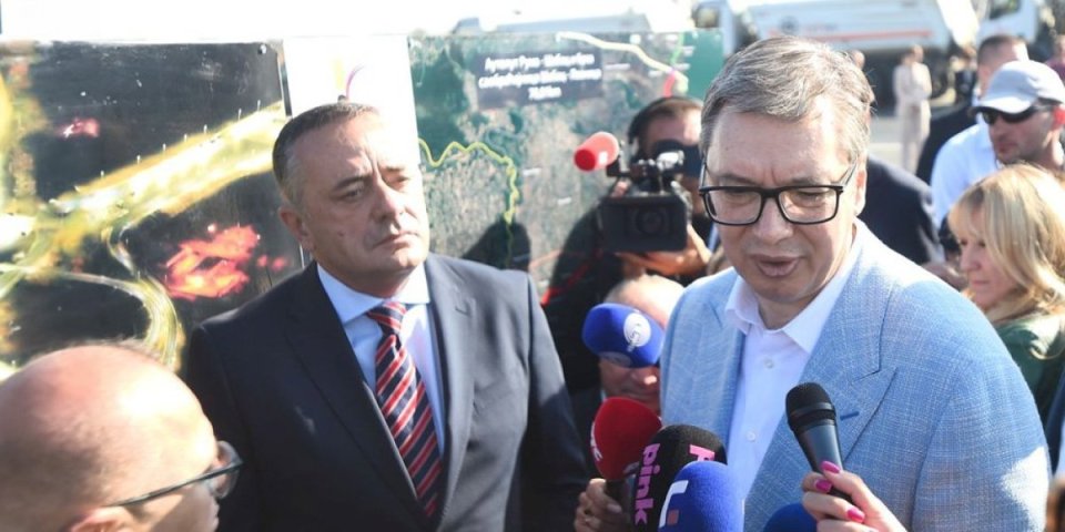 Vučić za Informer: Srbija se razvija, a to bez podrške ljudi ne bi bilo moguće! (VIDEO)