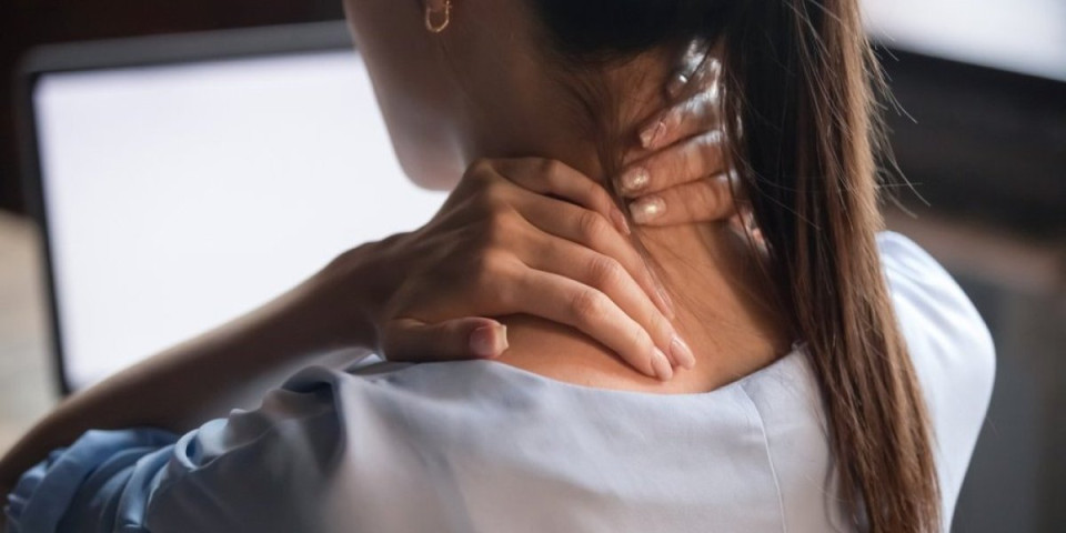Kad boli vrat, boli sve! Vežbe koje će vam pomoći da opustite gornji deo leđa