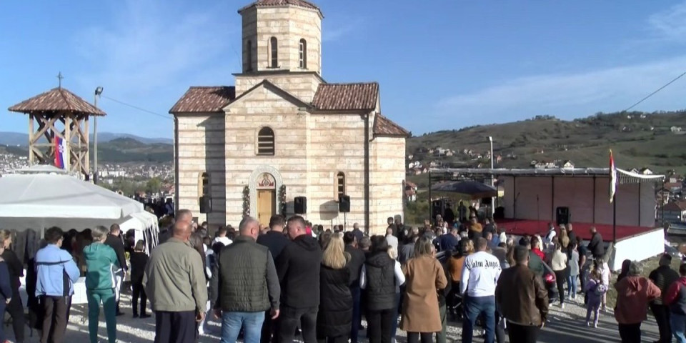 Prvi put zvone crkvena zvona! Meštani sami podigli svetinju u selu kod Novog Pazara