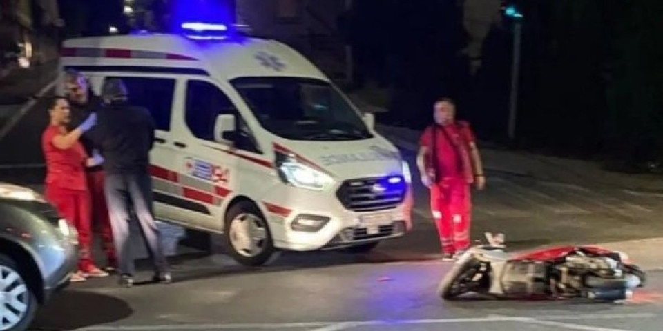 Motocikl slupan ostao na afsaltu, motociklista u bolnici! Teška saobraćajna nesreća u Kruševcu (FOTO)