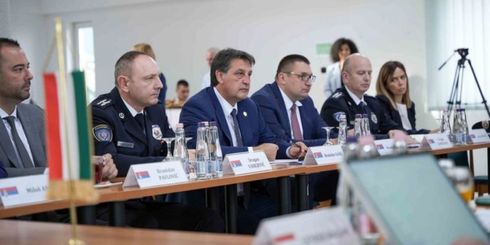 Gašić se danas na Graničnom prelazu Reske sastao sa ministrom unutrašnjih poslova Mađarske Šandorom Pinterom