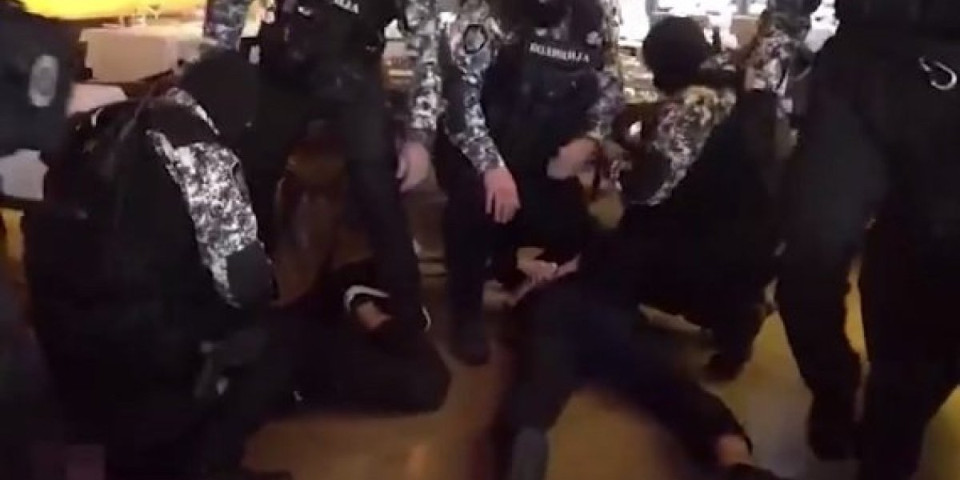 Zloglasna braća Hofman "lete" na pod! Ovo je najnoviji snimak hapšenja, policija bez pardona(VIDEO)