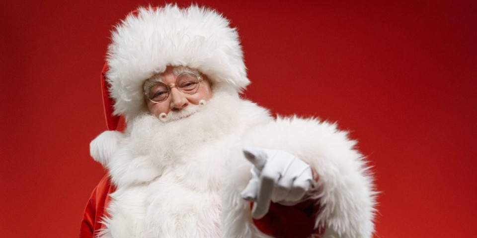Istina ili laž o Deda Mrazu! Šta kada deca pitaju ko ostavlje poklone ispod jelke?