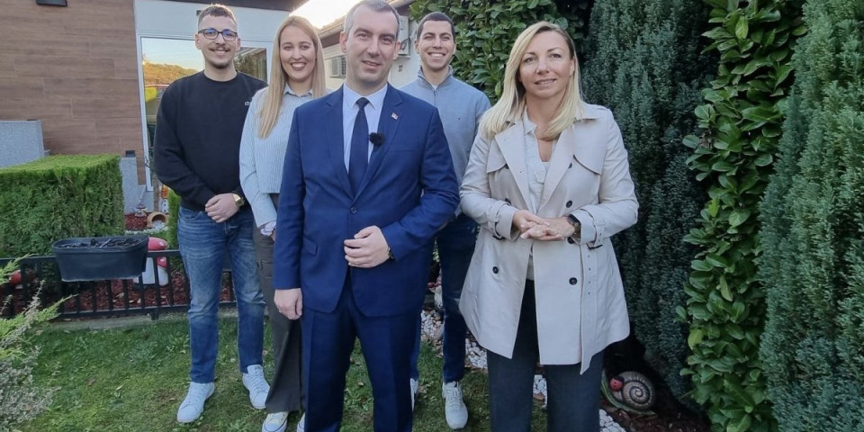 Vladimir Orlić i Tatjana Macura posetili porodicu Sofronijević: Mladost Srbije je stub budućnosti naše zemlje (VIDEO)
