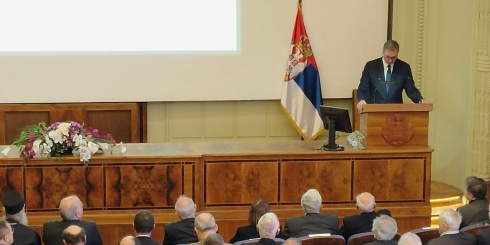 Želimo da sačuvamo naše nasleđe! Predsednik Vučić čestitao Dan Akademije Nauka! (FOTO)