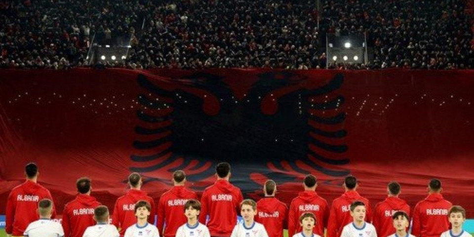 Sramni transparent Albanaca! Ovako nešto se ne pamti, UEFA mora da reaguje (FOTO)