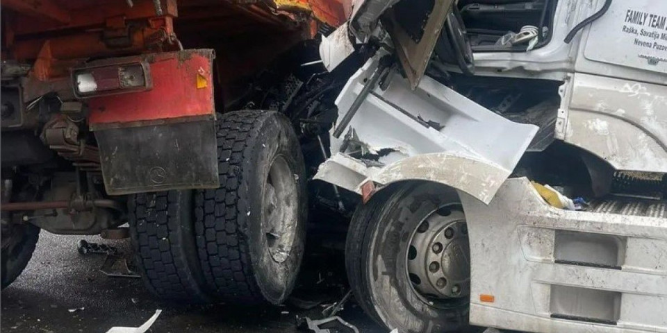 (FOTO) Sudar dva kamiona kod Kraljeva: Obojica  vozača povređena, obustavljen saobraćaj
