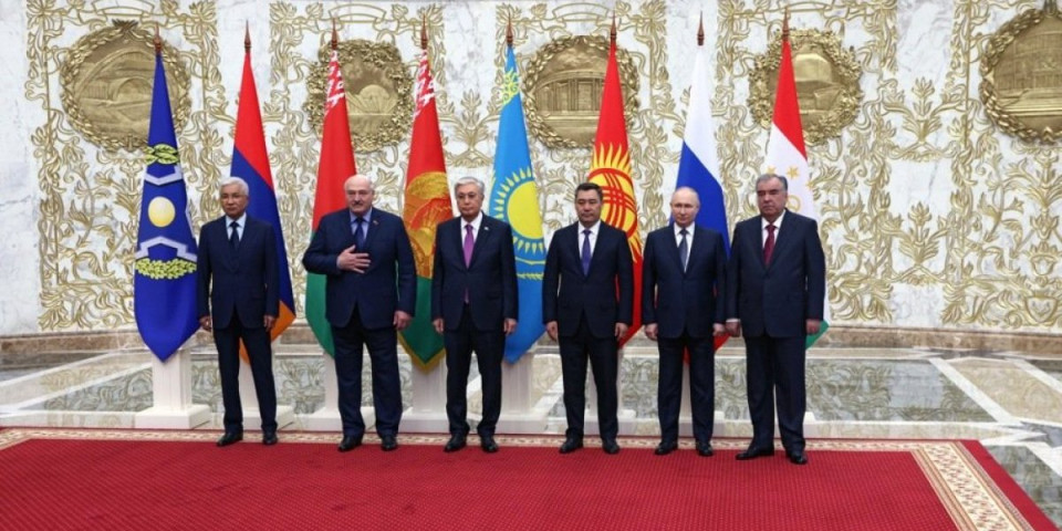 Završen samit ODBK-a u Minsku: Putin i Lukašenko ostali jedan na jedan, razgovor nastavili u kolima