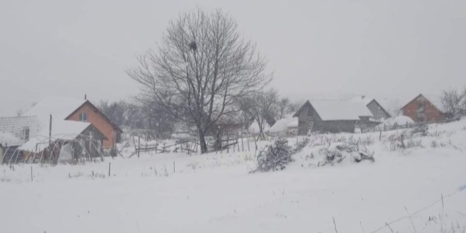 Sela na području Poljanice kod Vranja odsečena od sveta! Put blokiran zbog velikog snega