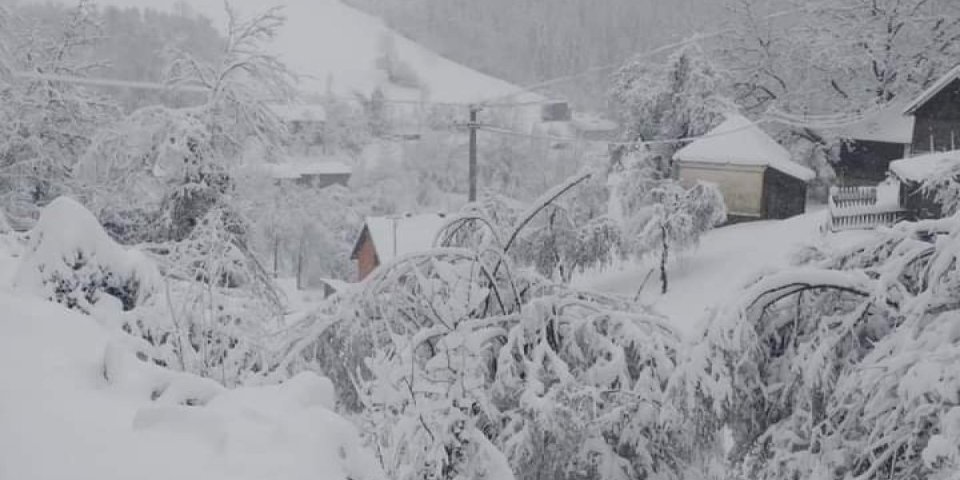 Još jedna opština u Srbiji proglasila vanrednu situaciju! Pao sneg u visini od jednog metra!
