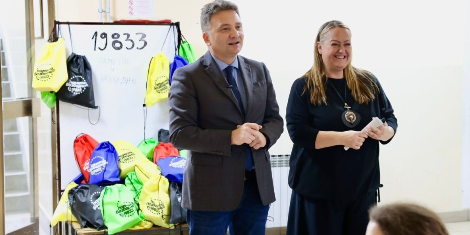 Pametno i bezbedno za naše đake - Ministar Jovanović posetio osnovne škole