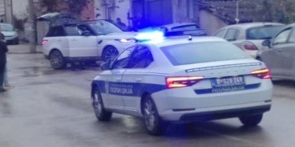 Saobraćajka u Vrbasu:  Povređene tri osobe u sudaru kombija i putničkog vozila