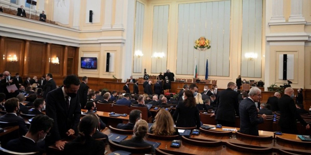 Ukrajina "zapalila" bugarski parlament! Letelo perje zbog isporuke stare tehnike Kijevu