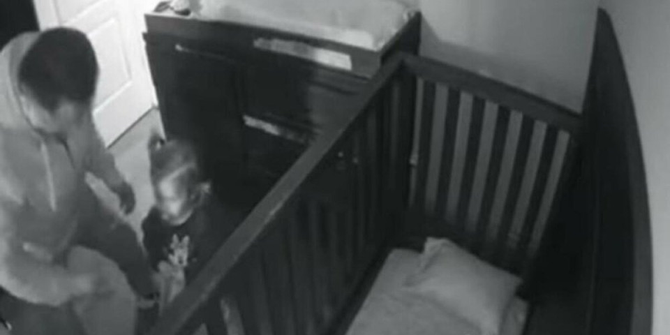 Kada uspavljivanje unuke ne teče po planu! Pogledajte urnebesan snimak deke koji postao zvezda interneta (VIDEO)