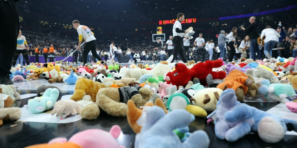 Košarkaši zasuti igračkama! Sjajna humanitarna akcija Partizana (FOTO/VIDEO)