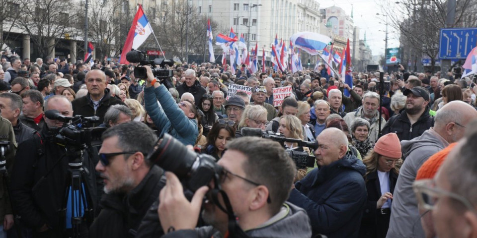 Berliner cajtung: Pokušaj Majdana u Beogradu, opozicija sebi učinila medveđu uslugu
